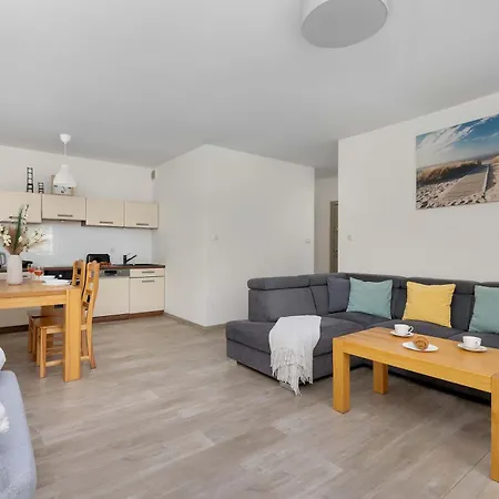 Gryfa Pomorskiego Spacious Close To The By Renters Apartament Międzyzdroje