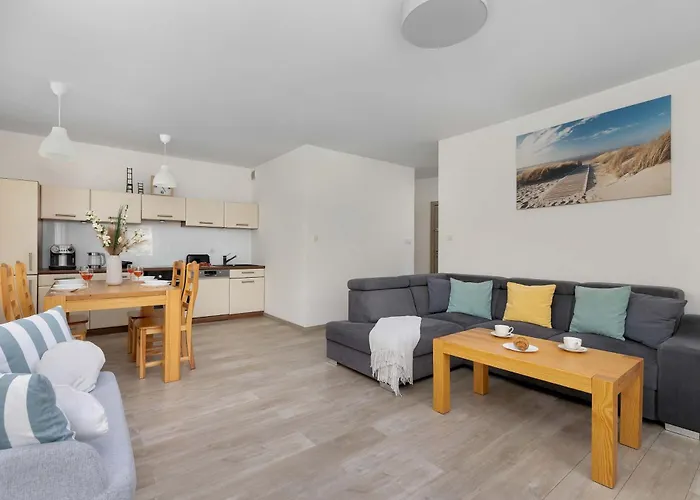 Gryfa Pomorskiego Spacious Close To The By Renters Appartamento Miedzyzdroje