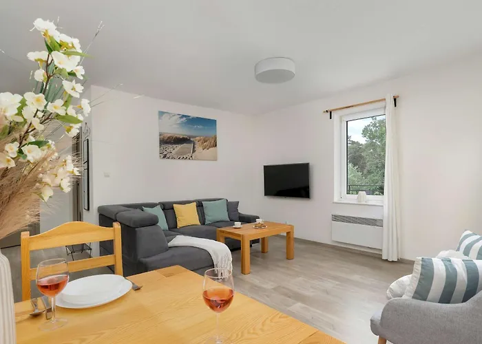 Gryfa Pomorskiego Spacious Close To The By Renters * Miedzyzdroje